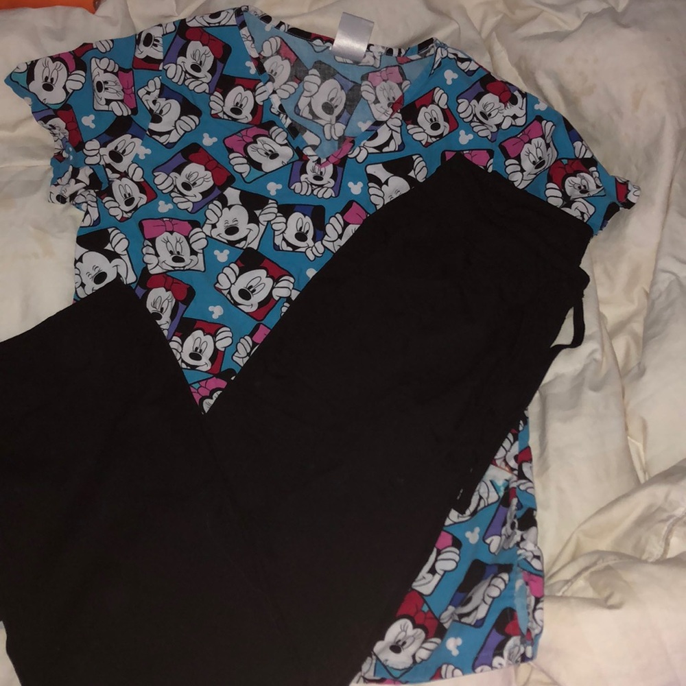 Scrub set. Top XS, bottoms XS Petite.